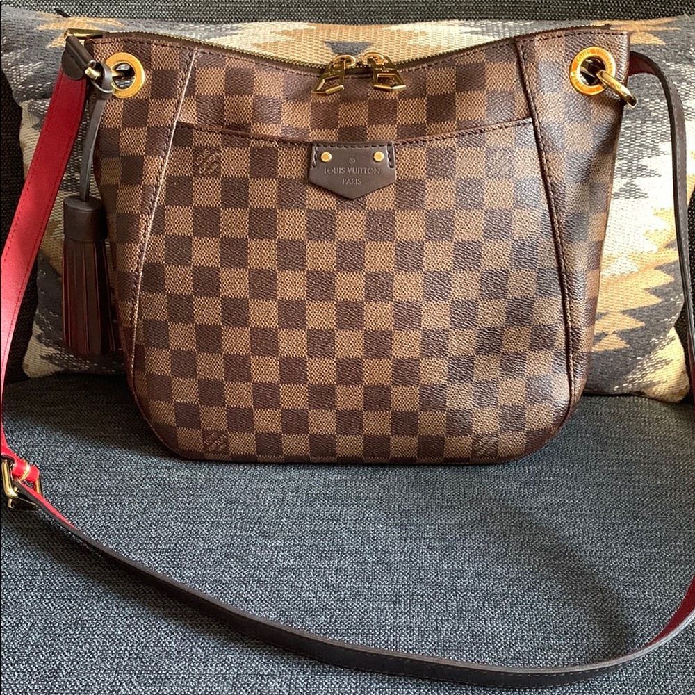 ❤️🤎💄💋Louis Vuitton South Bank Besace Bag❤️🤎💄💋 - Picture 3 of 16